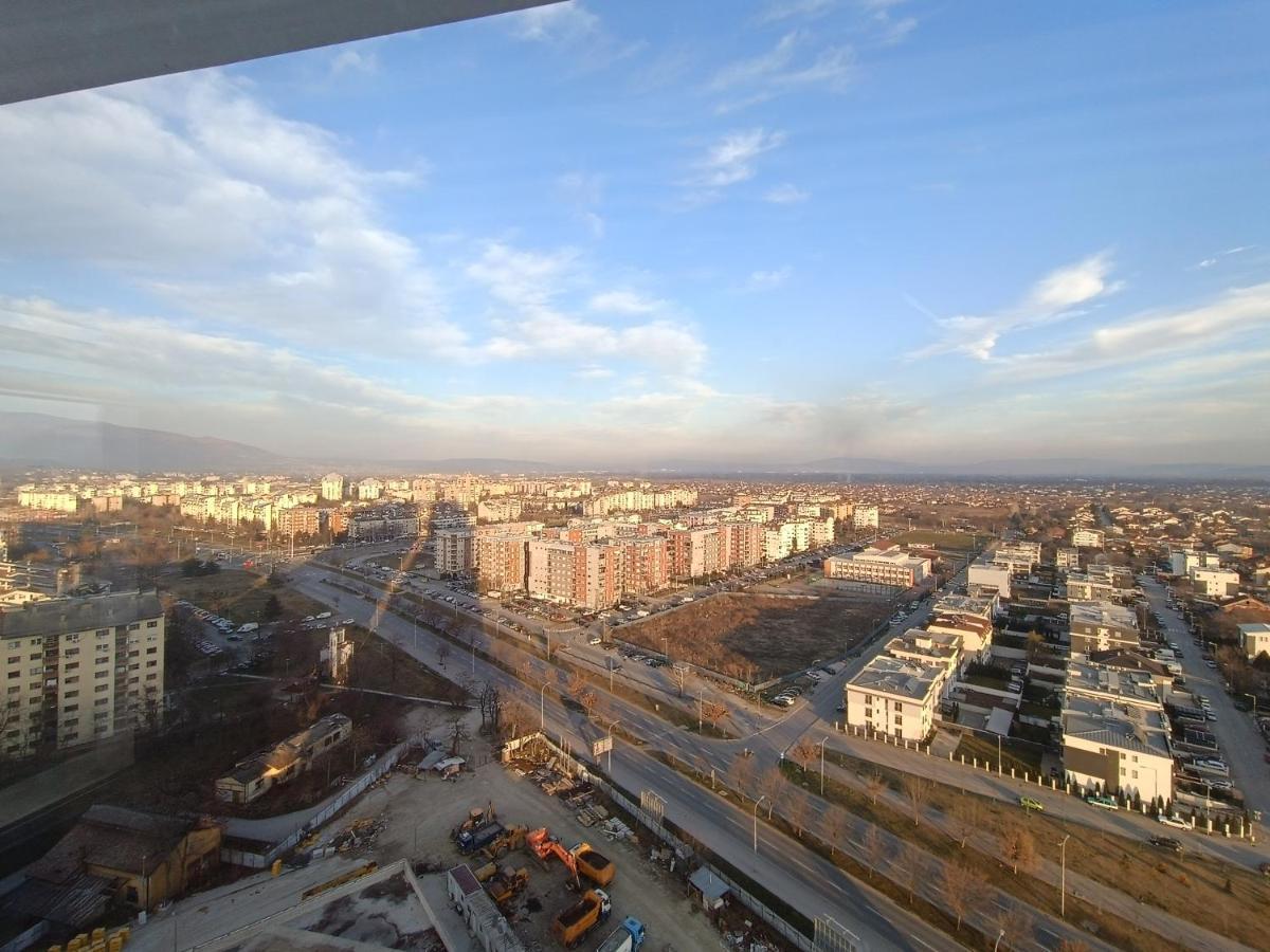 18Th & 16H Floor Secure Luxury Condos With Pool & Fitness Included In Price Skopje Eksteriør bilde