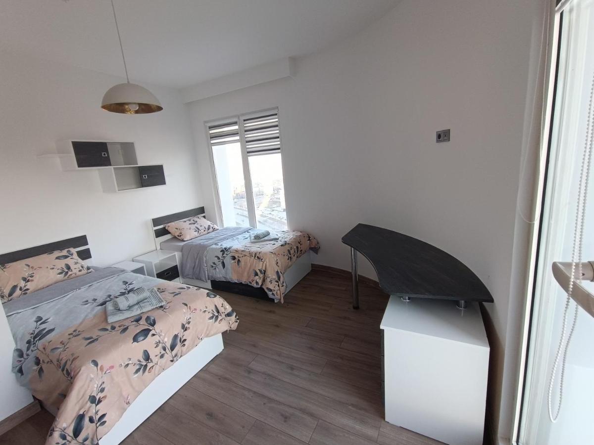 18Th & 16H Floor Secure Luxury Condos With Pool & Fitness Included In Price Skopje Eksteriør bilde