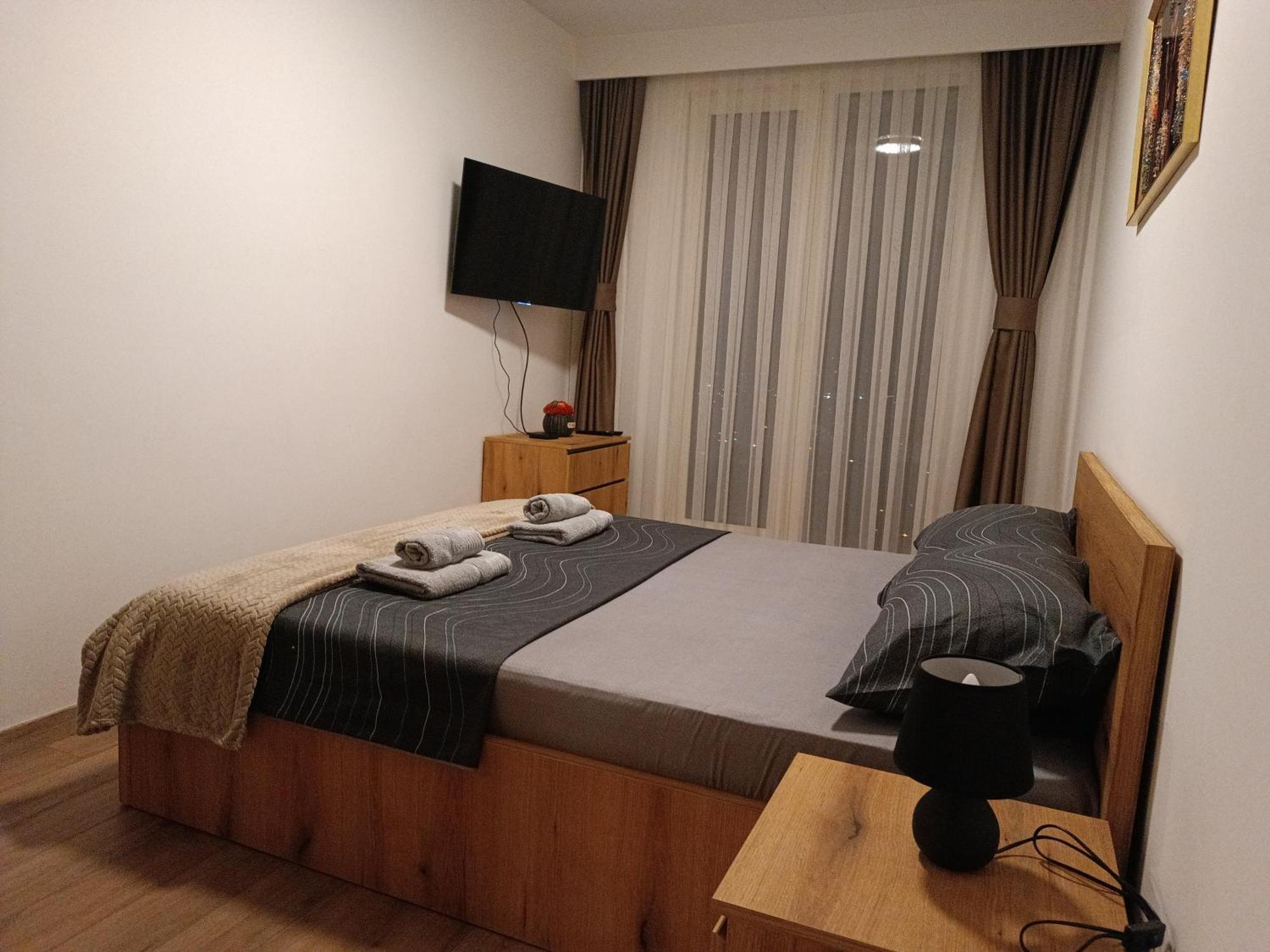 18Th & 16H Floor Secure Luxury Condos With Pool & Fitness Included In Price Skopje Eksteriør bilde