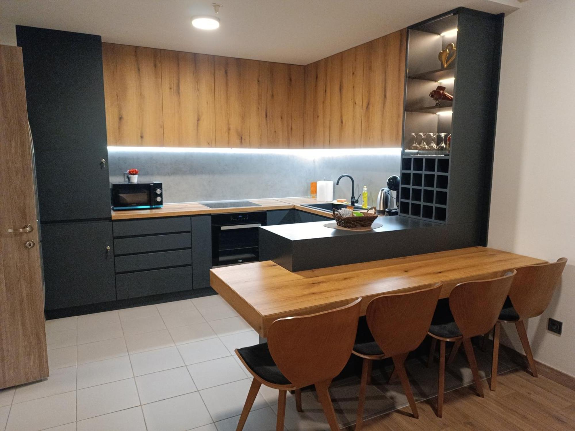 18Th & 16H Floor Secure Luxury Condos With Pool & Fitness Included In Price Skopje Eksteriør bilde