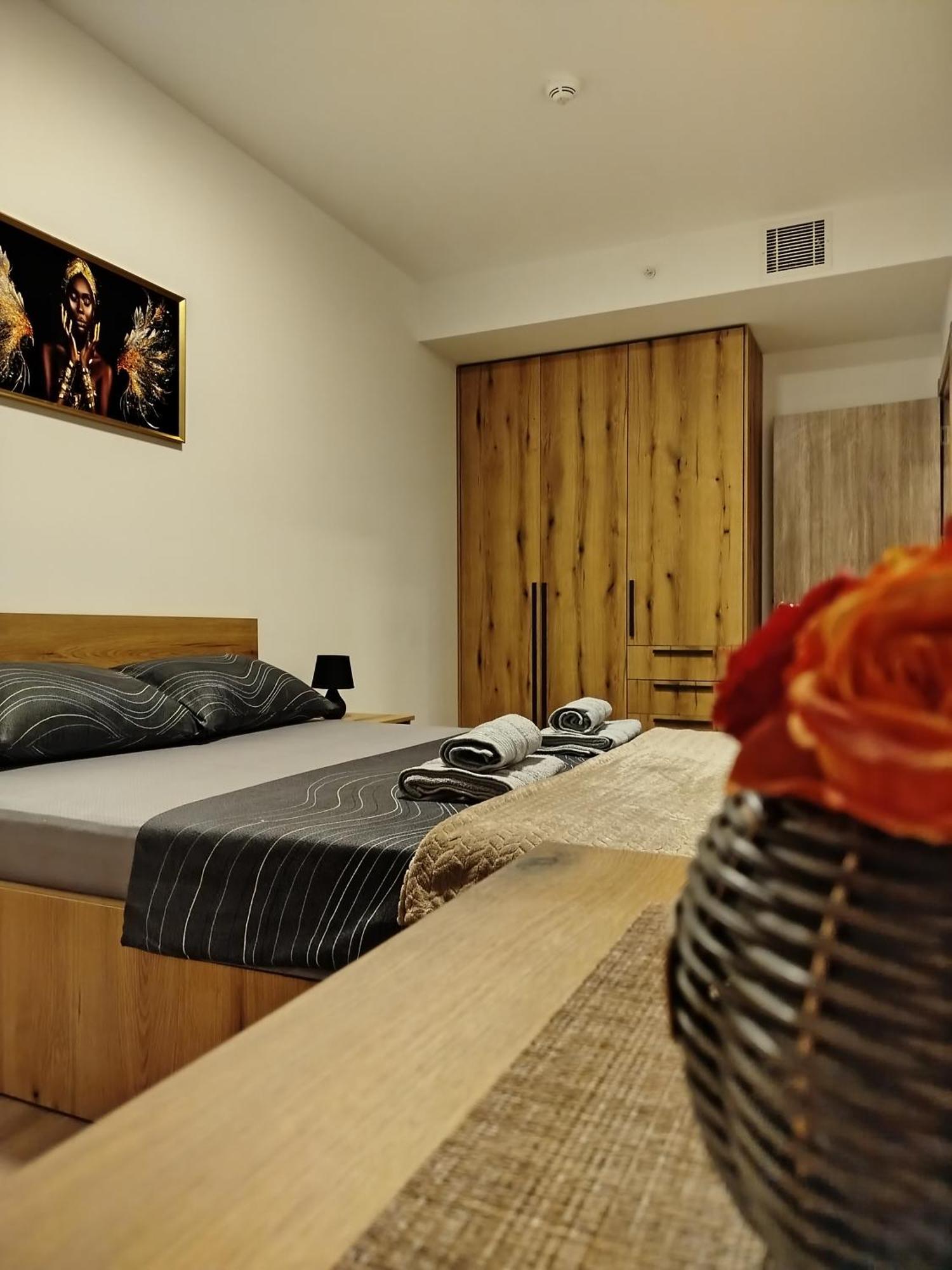 18Th & 16H Floor Secure Luxury Condos With Pool & Fitness Included In Price Skopje Eksteriør bilde